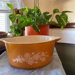 Vintage Pyrex bowl 2.5 Quart